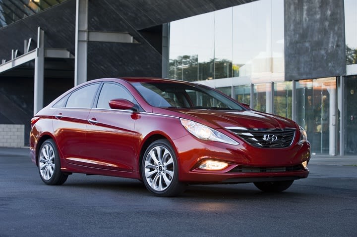 Hyundai Adds New Standard Equipment to 2013-MY Sonata