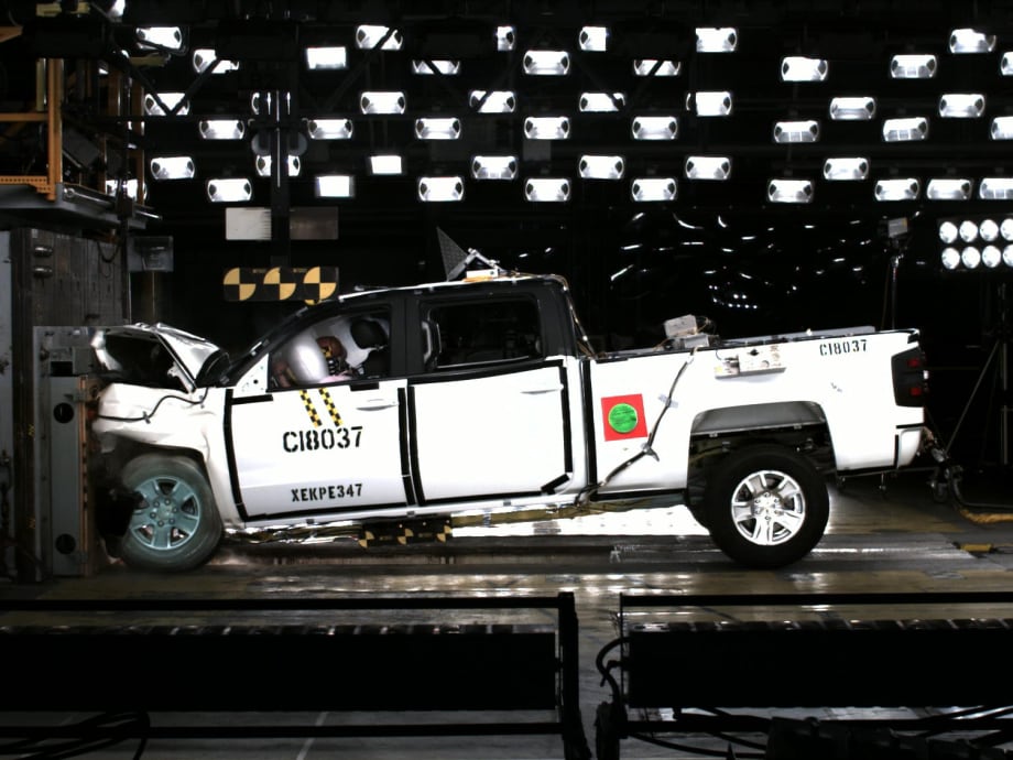 2014 Silverado and Sierra Earn 5-Star NHTSA Ratings Under New System