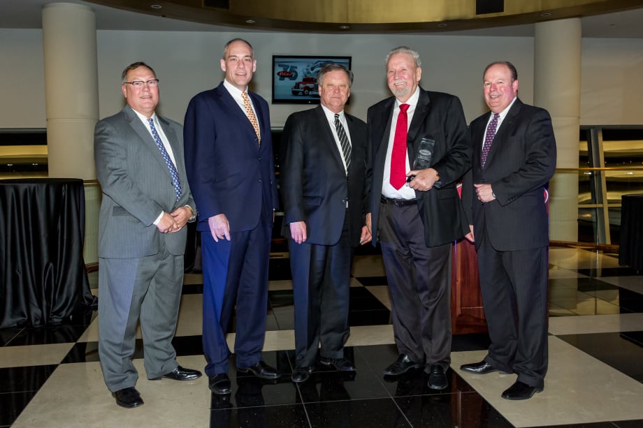 Peterbilt Names 2013 Medium-Duty Dealer of the Year