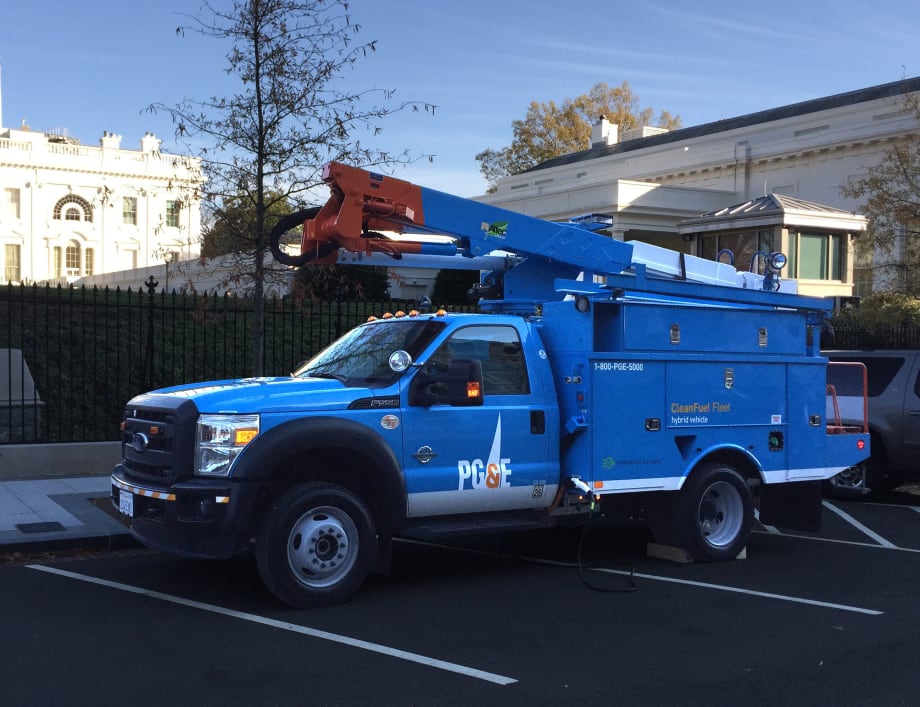 PG&E Unveils PHEV Class 5 Bucket Trucks