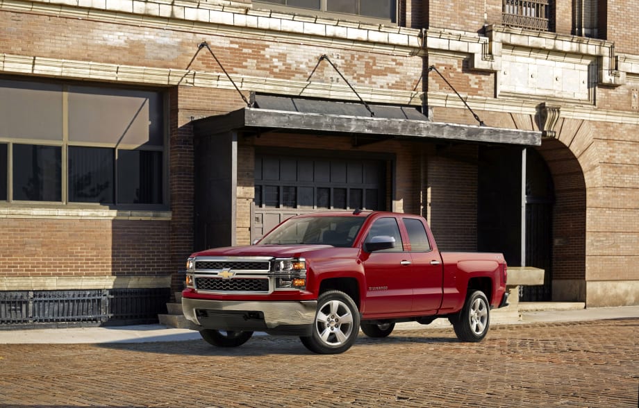 Chevrolet Debuts 2015 Silverado Custom Pickup