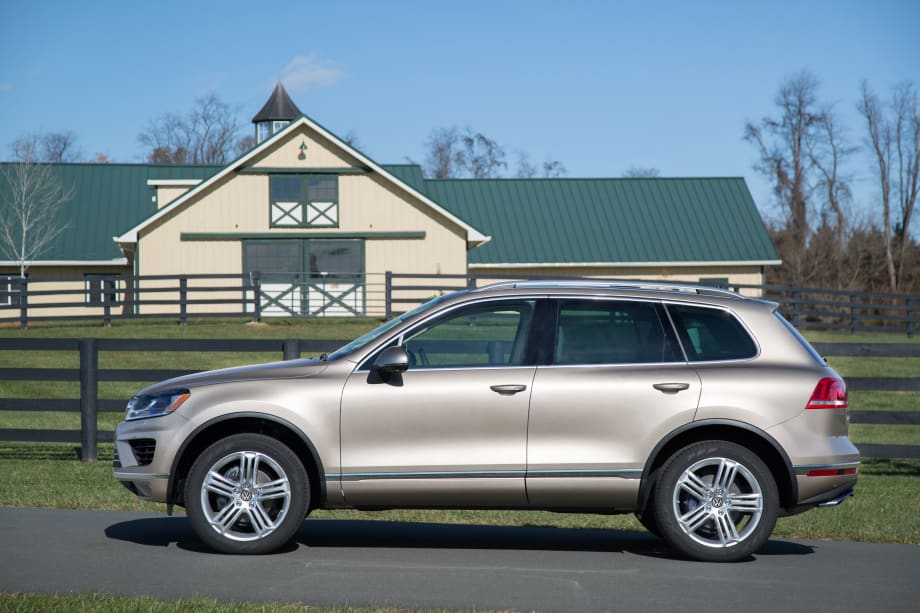 Volkswagen Recalls Touareg, Porsche Cayenne