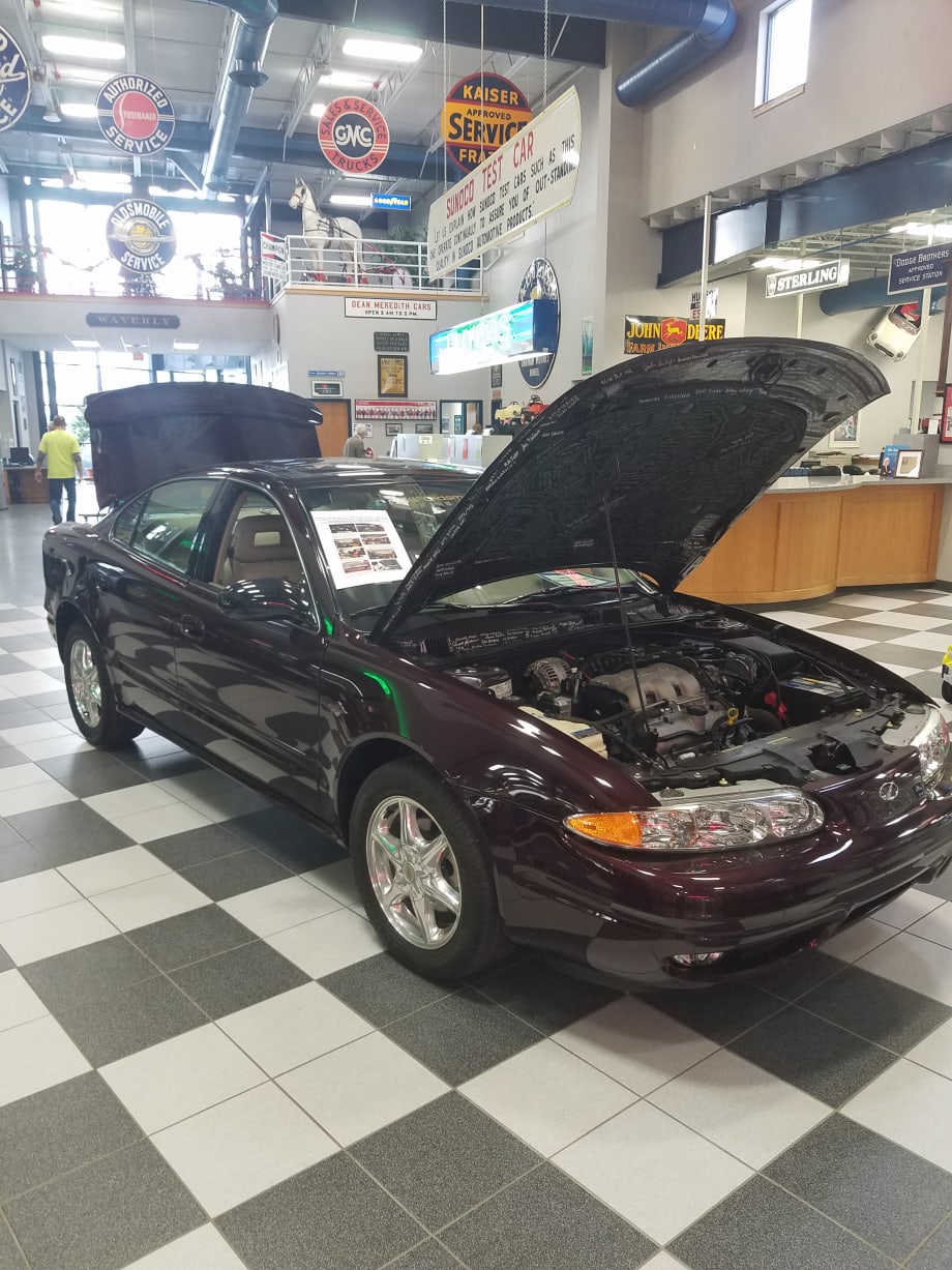 New York Auction Sells Trio of Last Oldsmobiles