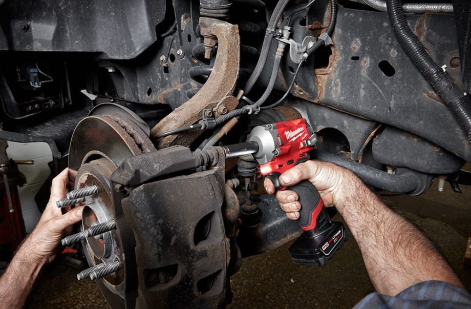 Milwaukee Offers First Cordless Stubby Impact Wrench