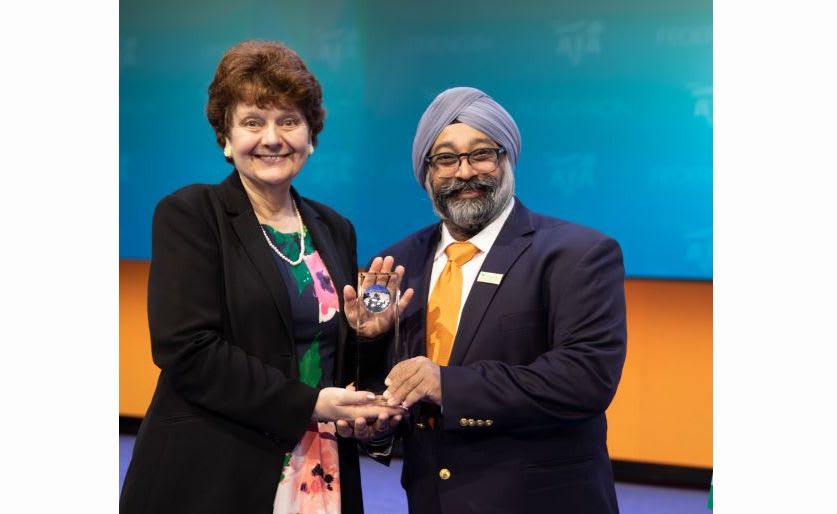 Penske Logistics Receives SmartWay Award