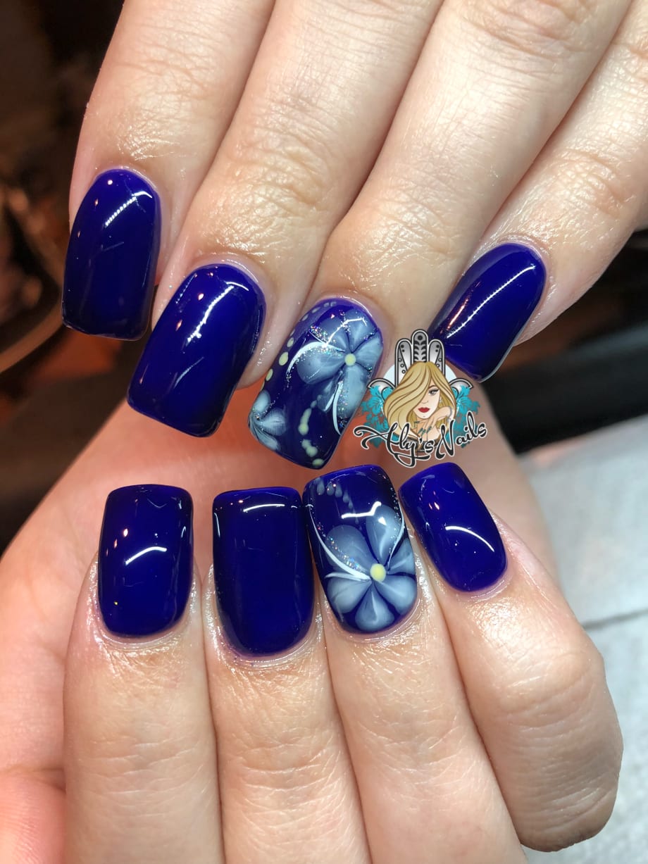 Day 22: Soft Floral Accent Nail Art