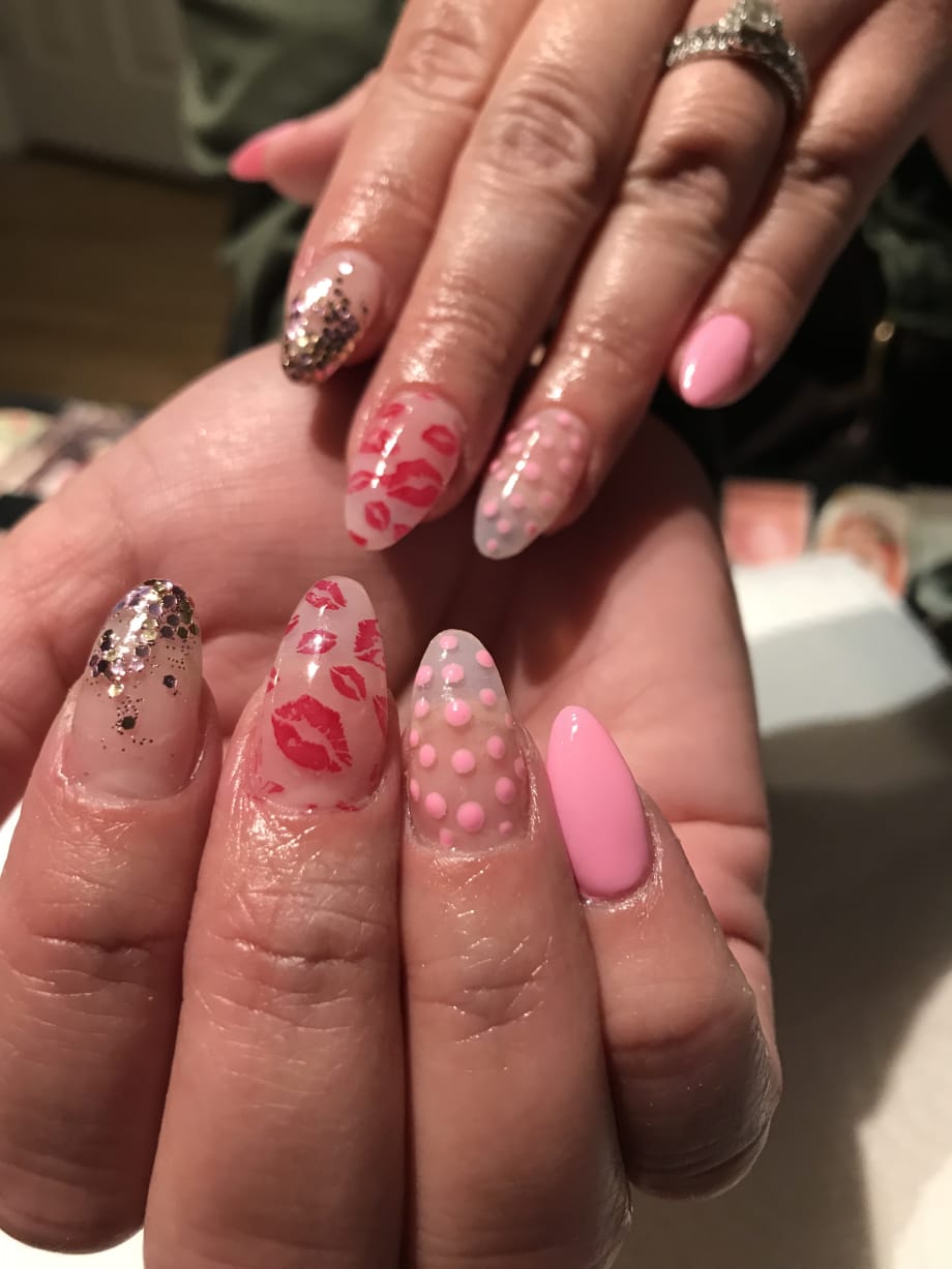 Day 33: Sweet Kisses Nail Art