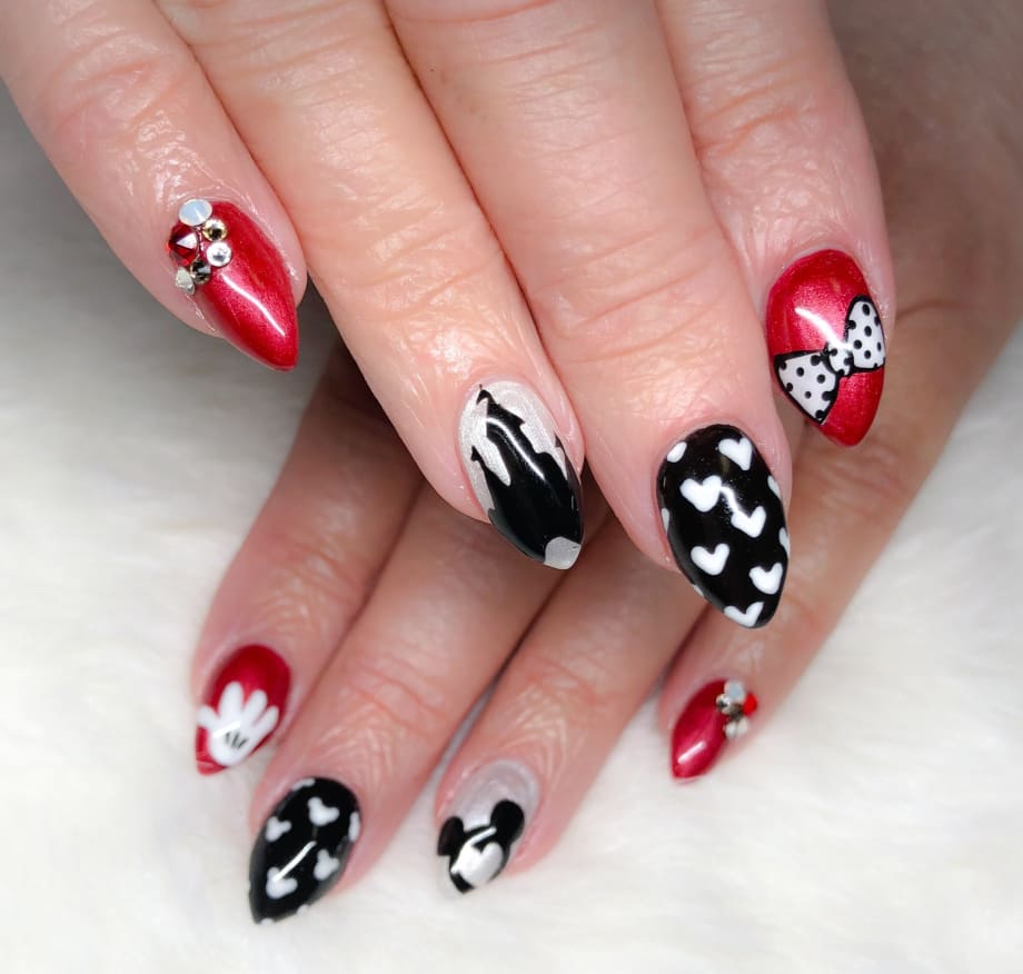 Day 39: Disneyland Valentine Nail Art