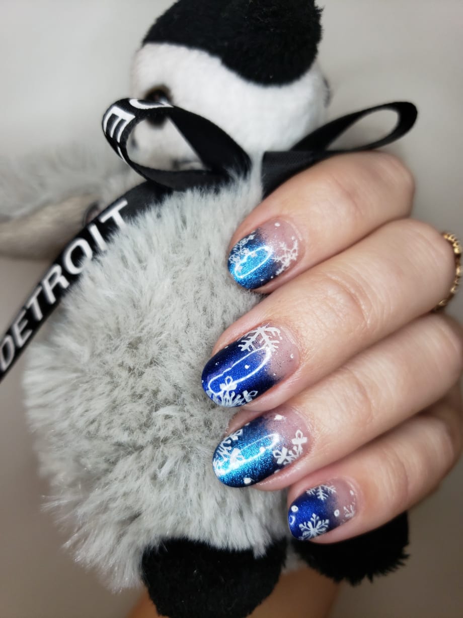 Day 4: Blue Snowflake Nail Art