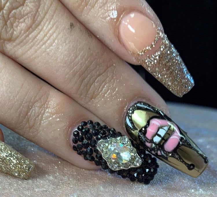 Day 242: Lips and Glitter Nail Art