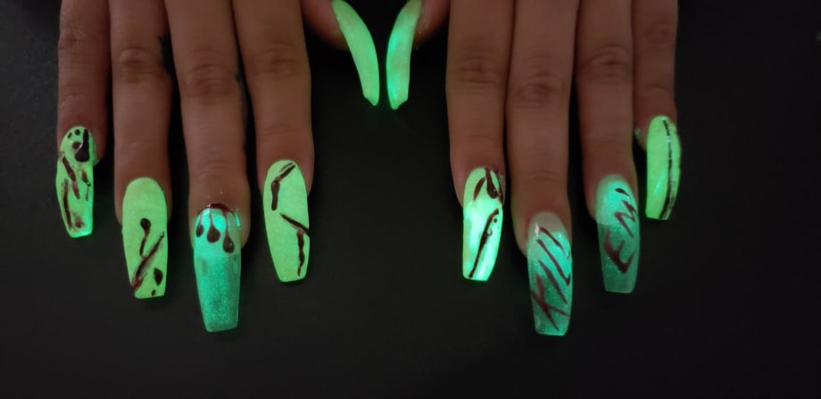 Day 303: Glowing Halloween Nail Art