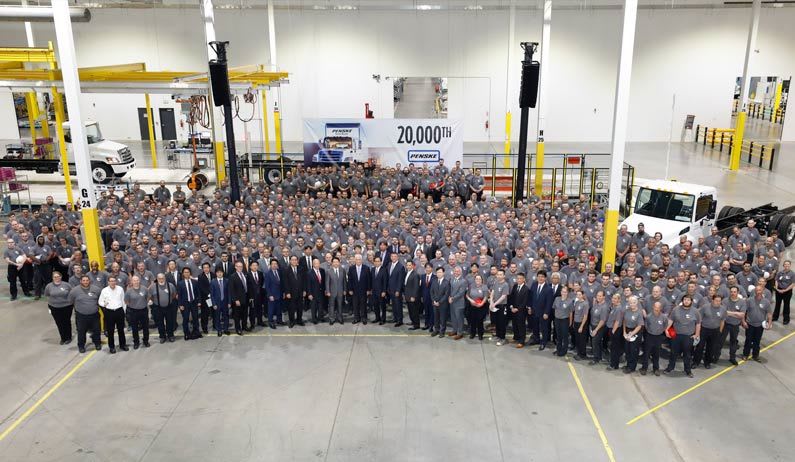 Hino Delivers 20,000th Truck to Penske 