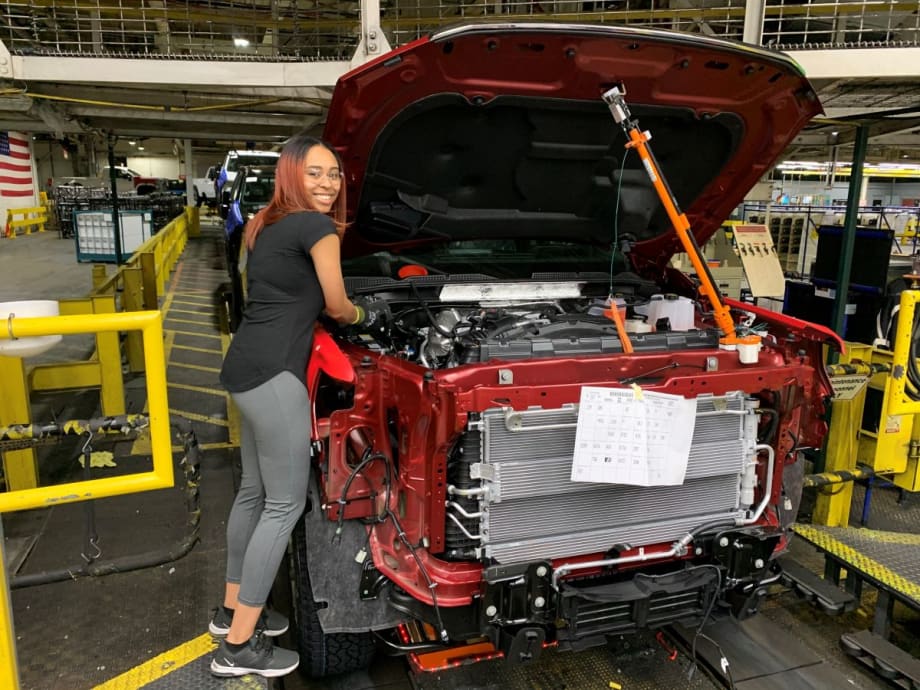 General Motors Works to Raise Wages, Benefits
