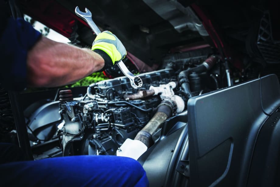 In-House vs. Outsourced Truck Maintenance