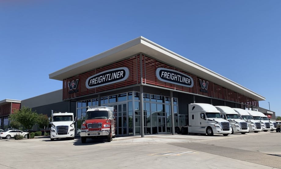 SelecTrucks Opens New Center in Phoenix