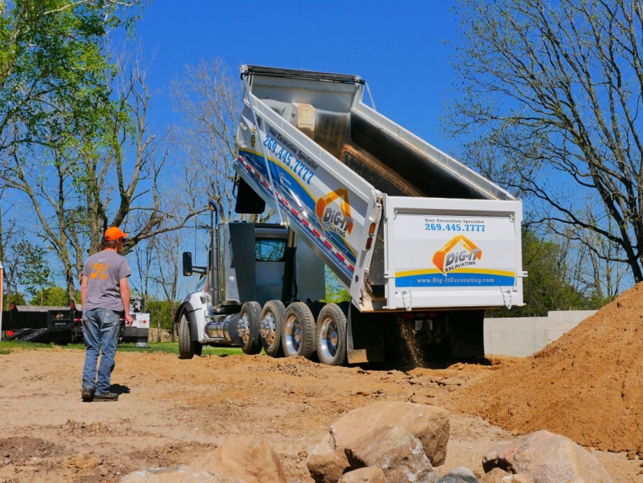 Dig-it Excavating Depends on Kenworth T880s