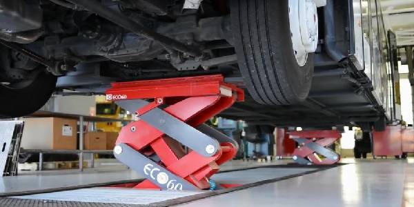 7 Steps to Safe, Efficient Vehicle Lifting