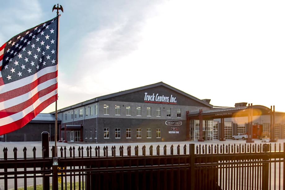 SelecTrucks Opens New Center in Missouri