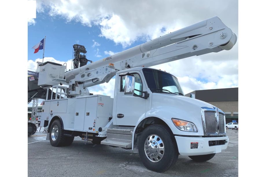 Kenworth Displays Medium-Duty Lineup at Utility Expo 