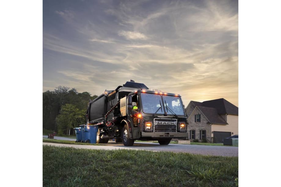 Mack Ultra Service Agreement Now Standard on LR Electric Models