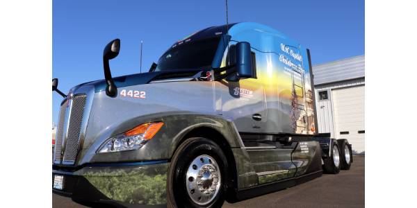 Kenworth T680 Features Special Design for Capitol Christmas Tree Tour