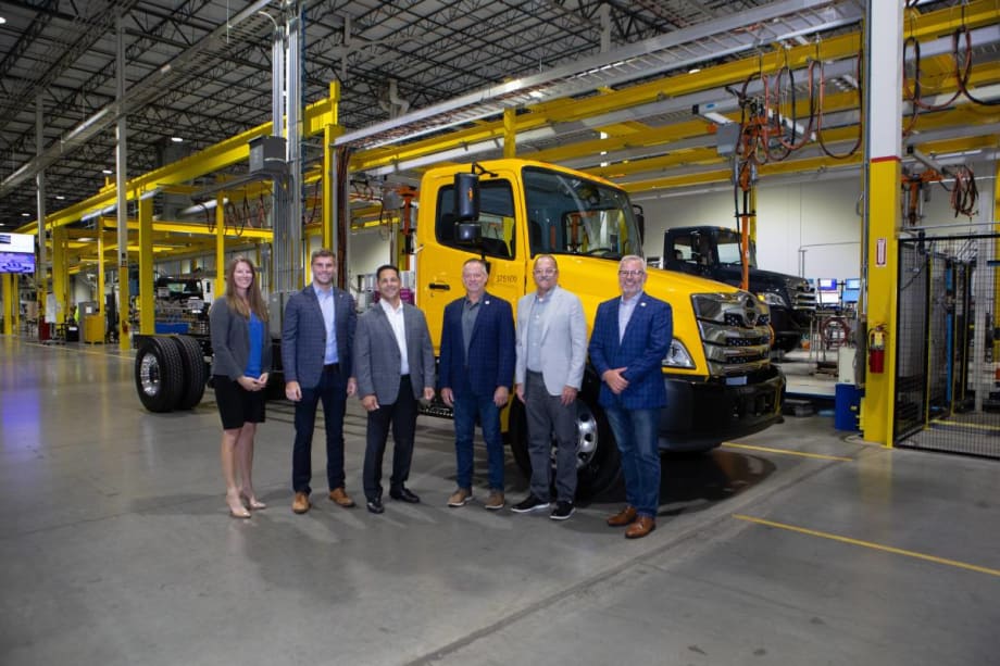 Hino Delivers First Cummins-Powered Truck to Penske