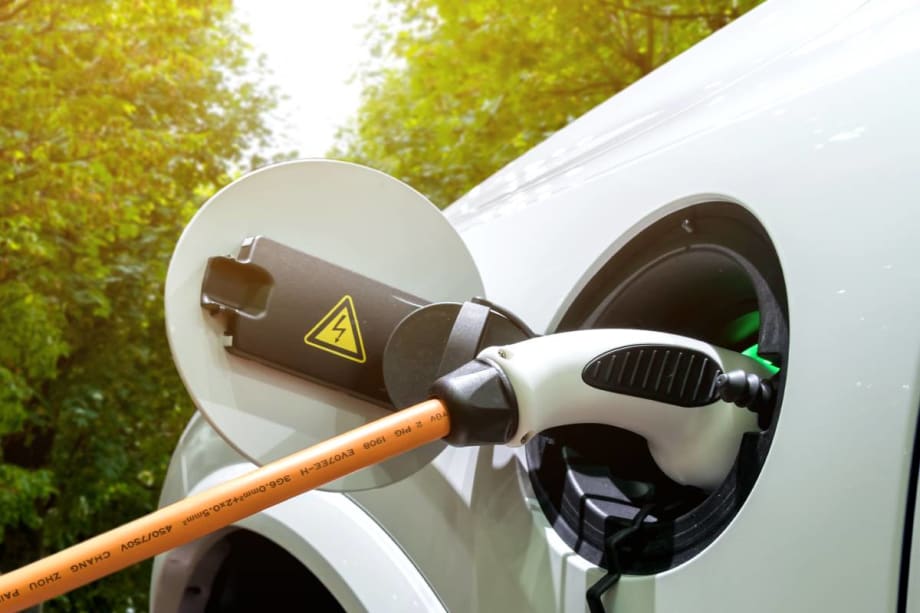 Schneider Electric, Paccar to Improve Electric Truck Efficiency, Charging
