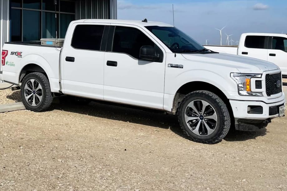 XL Fleet Installs Charging Infrastructure for Apex Clean Energy