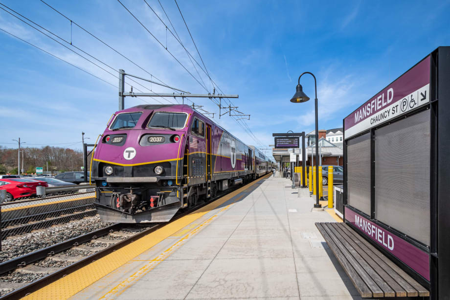 A purple MBTA train at a Mansfield Station platform.