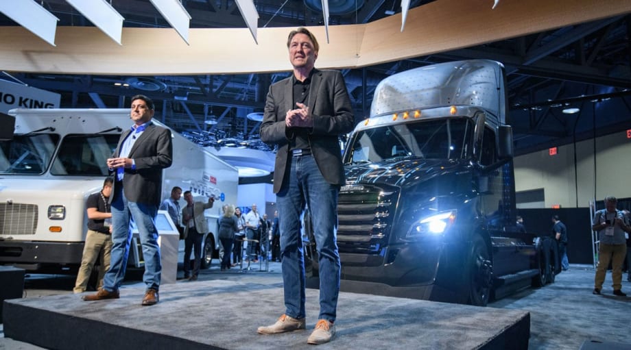 Freightliner Unveils Production-Ready eCascadia