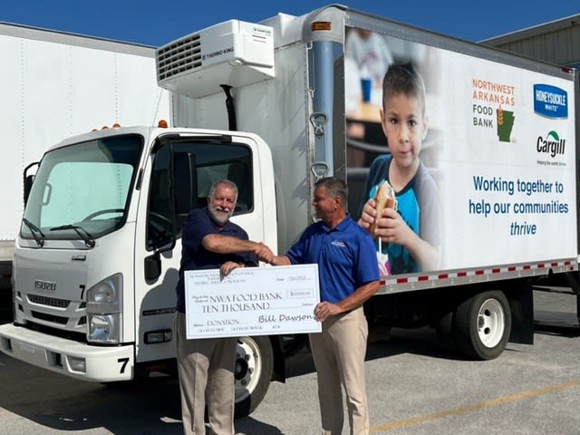 Thermo King Donates $10,000 to Food Bank