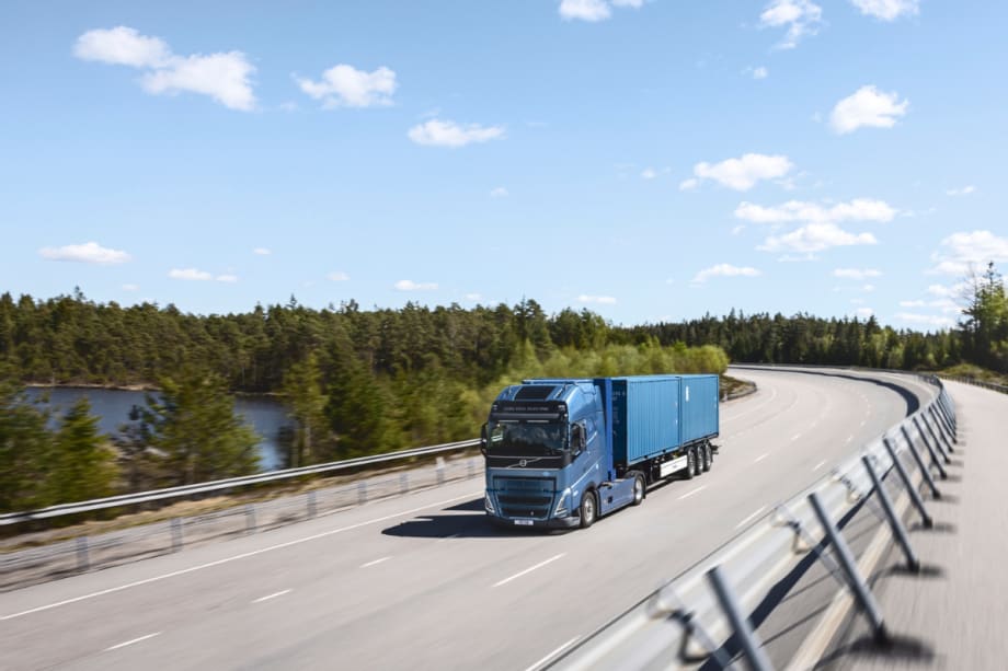 Volvo to Begin Fuel Cell Truck Customer Testing in 2025