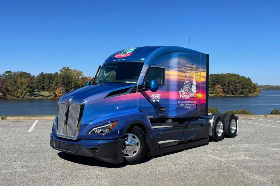 Kenworth T680 Features Special Design for Christmas Tree Tour