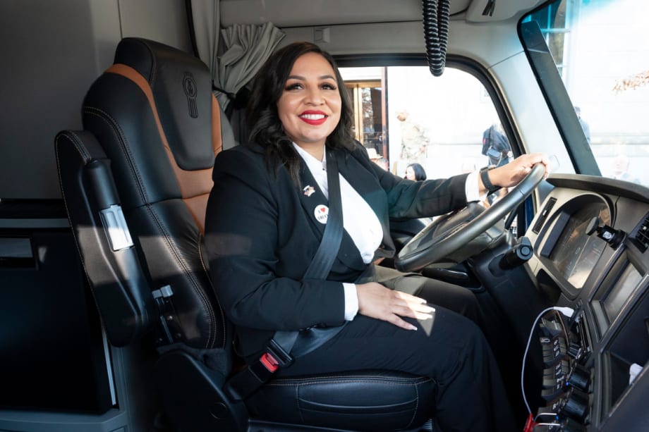 Kenworth Awards T680 to Top Military Veteran Rookie Driver