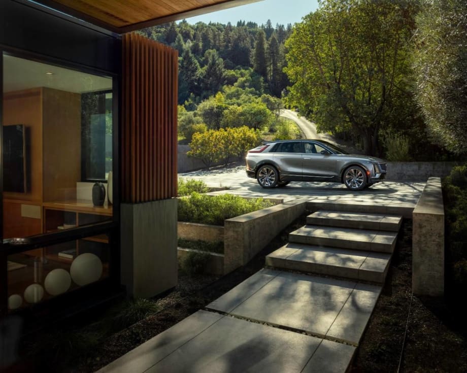 Cadillac Debuts Electric Luxury SUV Model
