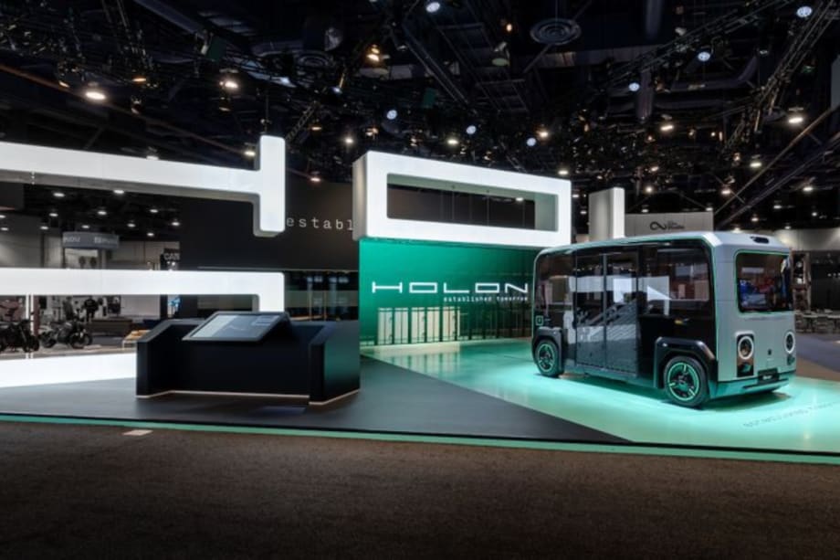 Autonomous People Mover Debuts with Mobileye Tech