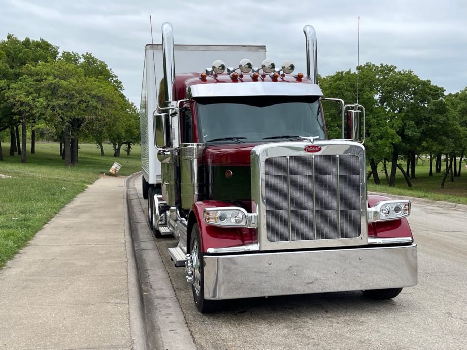 Test Drive: Peterbilt's New Model 589 is a Modern Classic