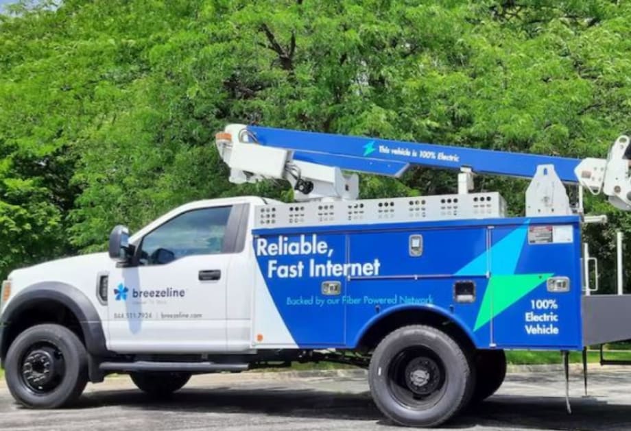 First Fully Electric Light Aerial Bucket Truck Introduced