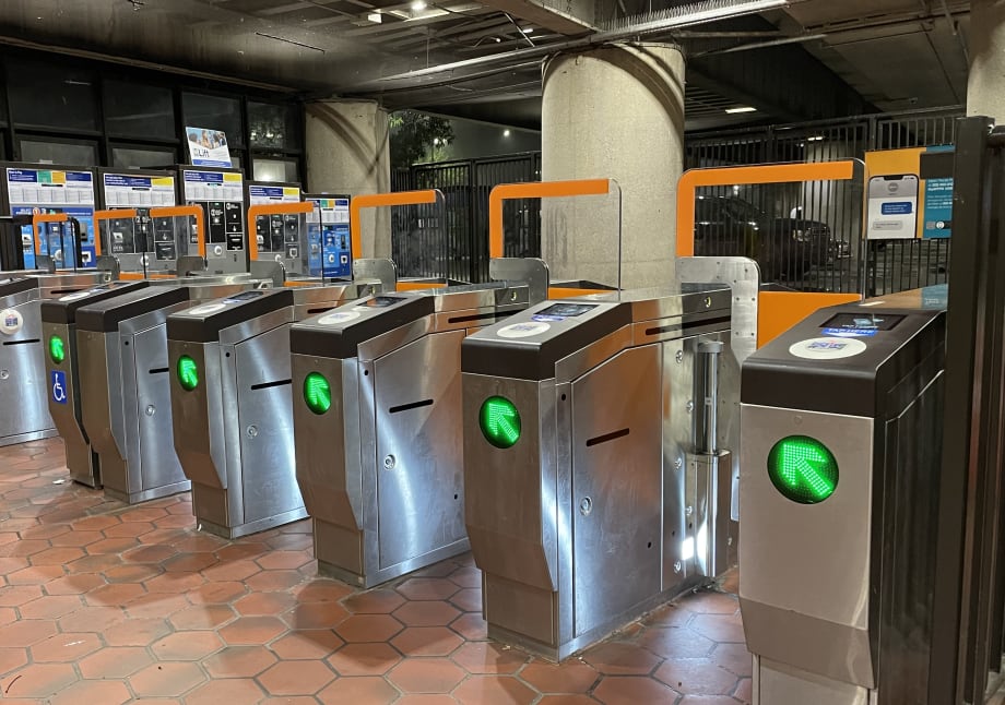 WMATA Begins Rollout of New Faregates