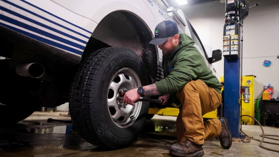 Navigating Maintenance Challenges for Small Business Fleets 