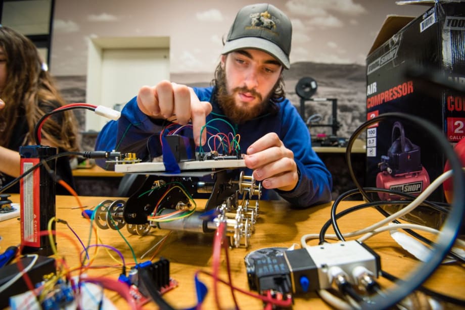 Bobcat Donates to University of Mary to Support Engineering