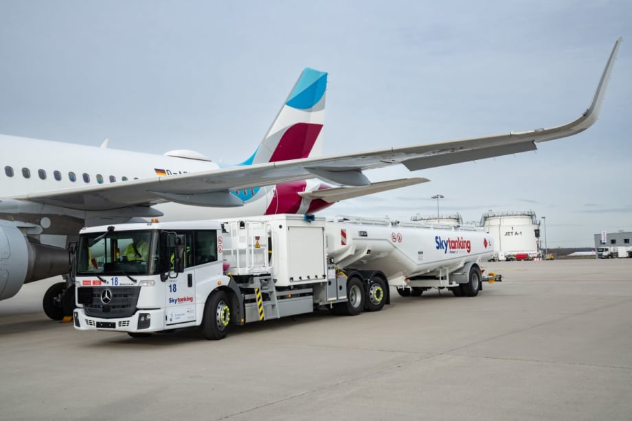 Mercedes-Benz eEconic Refuels Airplanes in Stuttgart