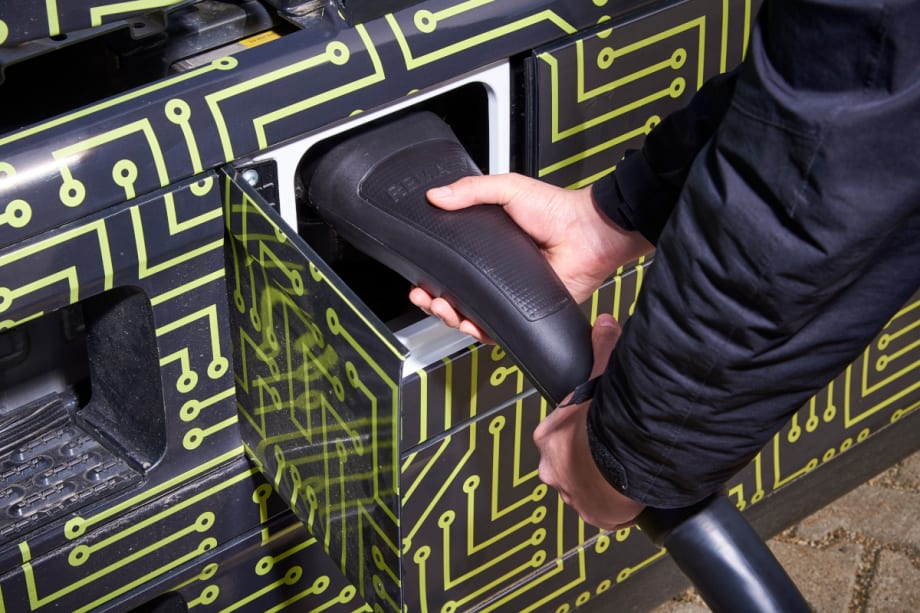 Mercedes-Benz Trucks Developers Test Megawatt Charging