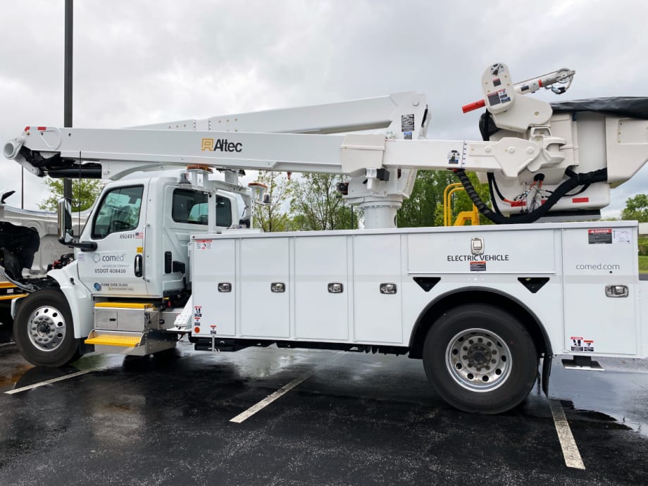 white bucket truck