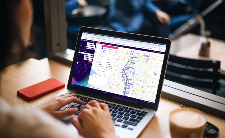 A woman at a laptop looking at Free2Move