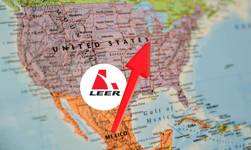 Map of Mexico and US with a red arrow pointing upward to the US and a logo for Leer.