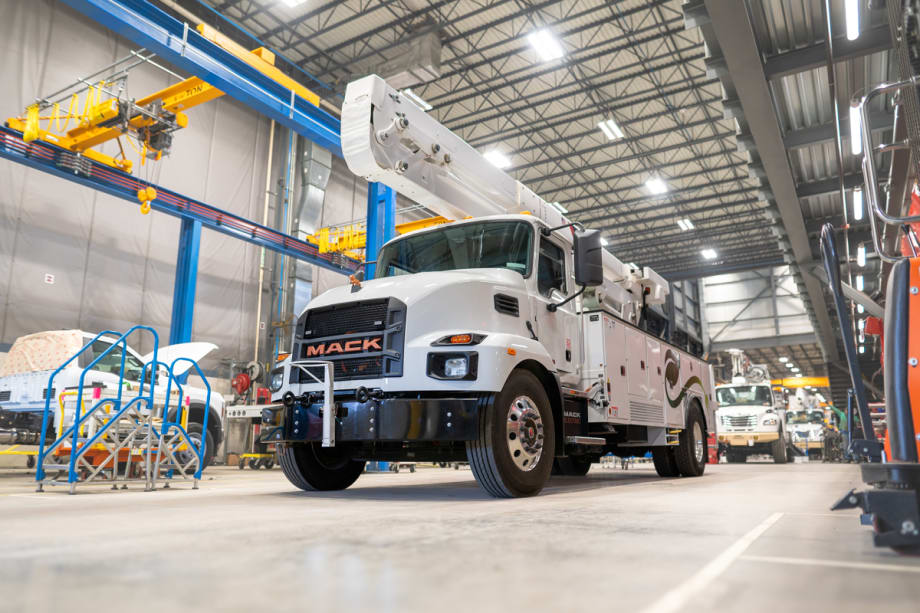 Terex Utilities Mack MD7 Bucket Truck