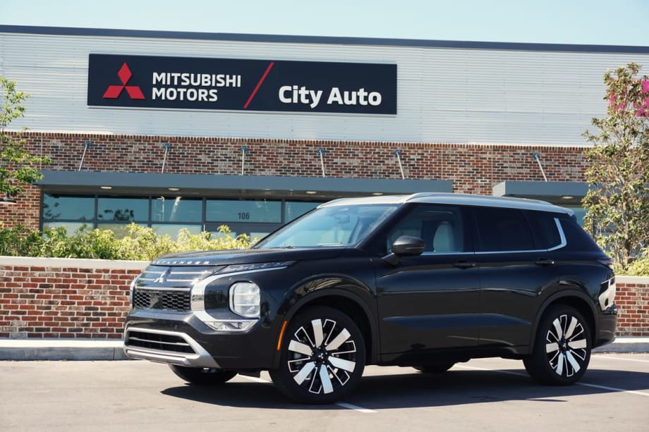 2026 Mitsubishi Outlander in front of the company’s first national Gallery dealer facility