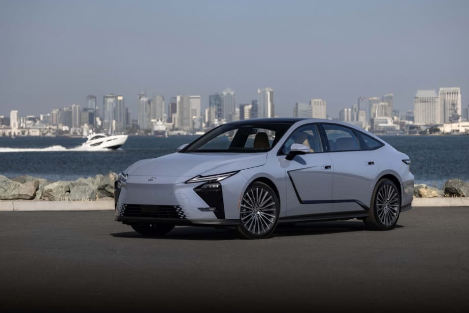 2027 LEXUS ES BATTERY-ELECTRIC MODELS RETURN WITH UP TO 307 MILES OF EPA-ESTIMATED TOTAL RANGE
