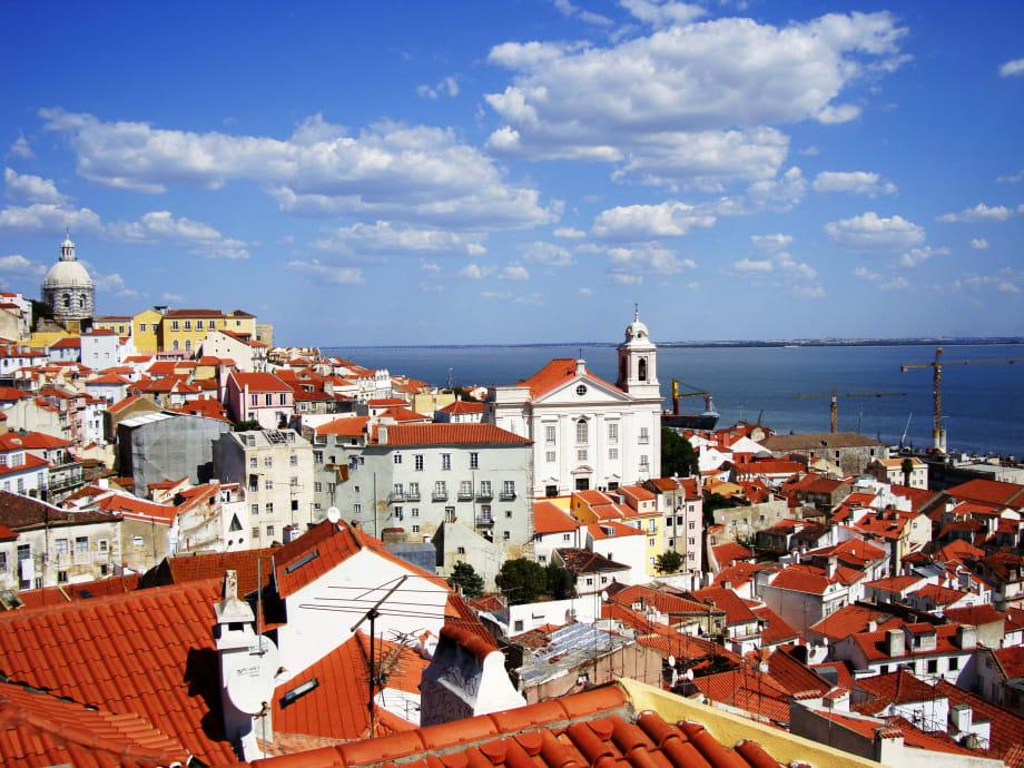 Emov Expands to Lisbon, Launches Corporate Accounts in Madrid